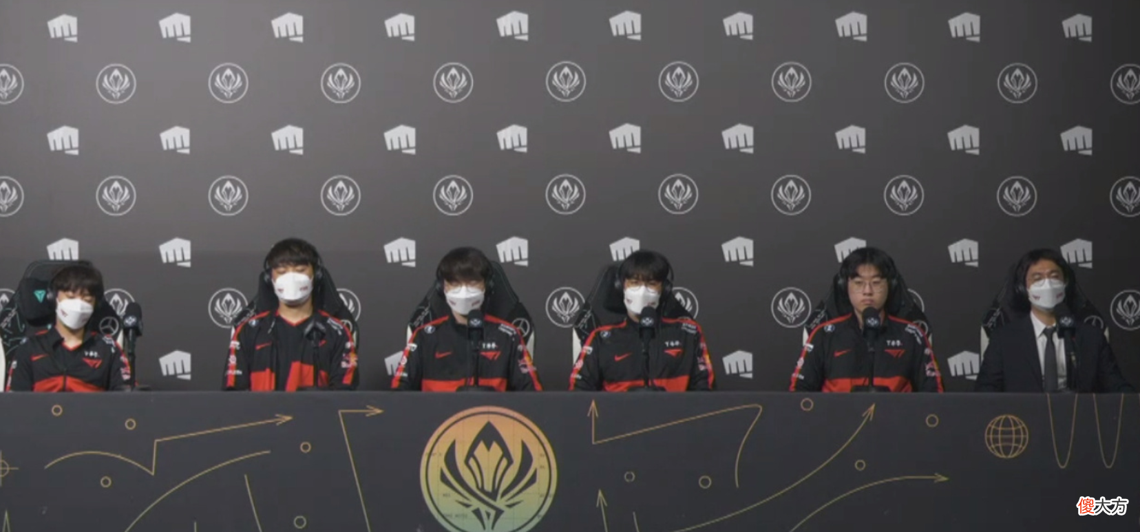 【游戏迷】“输的原因是不能先选蓝色方”，小明直接回怼T1教练，小虎说出名句