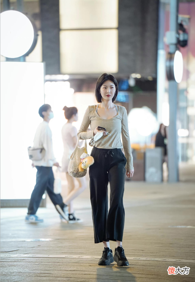 【时尚一点】杭州最真实的夏季街拍是这样，穿裤子的女生会更多，每一套都好看