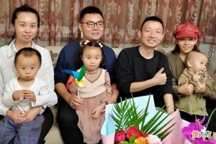 提前为孩子庆祝六一？熊磊晒楷楷模型前摆拍画面，母子互动很温馨