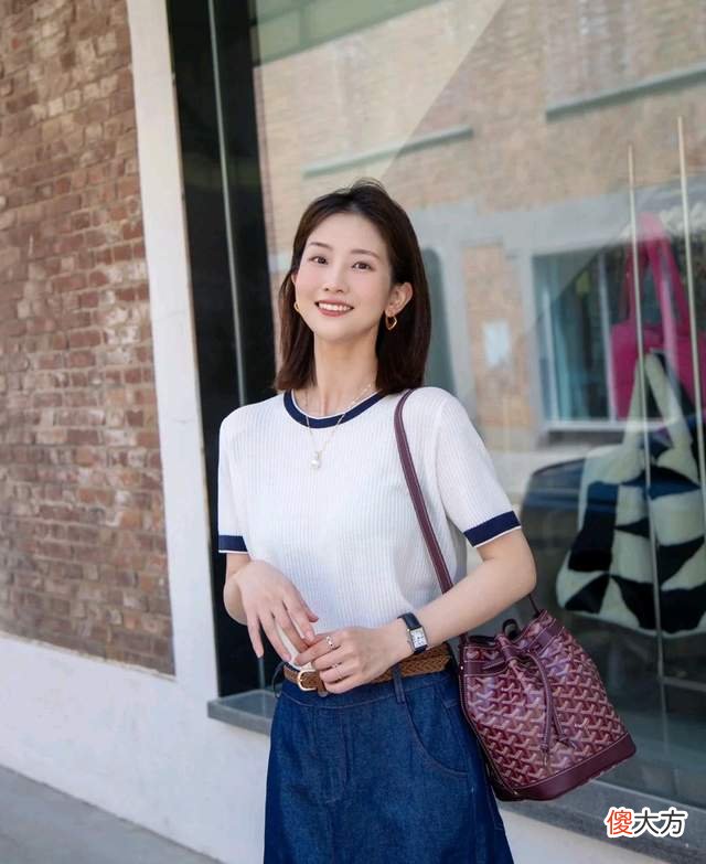 【时尚一点】夏日穿搭要以舒适为前提，高级感也不能少，简约的T恤穿搭就很不错