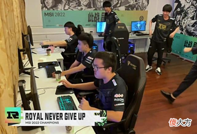 【游戏迷】RNG收获MSI三冠王！小虎拿捏李哥！成当之无愧的最好中单！