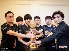 【游戏迷】RNG3-2击败T1,Faker赛后采访风评一落千丈,输RNG后教练甩锅!