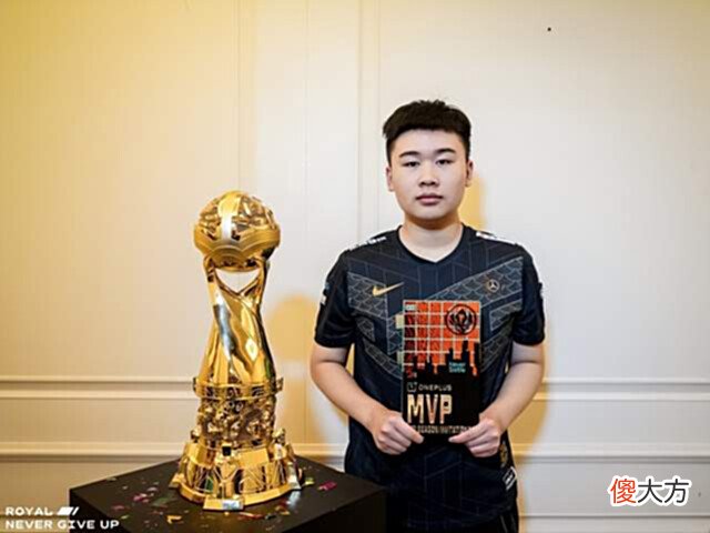 【游戏迷】RNG3-2击败T1,Faker赛后采访风评一落千丈,输RNG后教练甩锅!