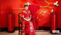 【历史故事】霞帔起源于何时？在古代霞帔作为礼服都有哪些讲究