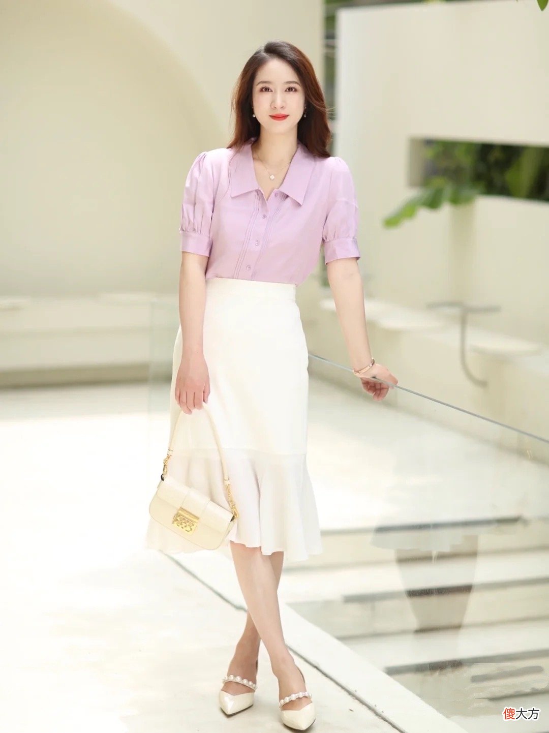 【时尚一点】建议四十岁的女人，入夏多穿“衬衫裙子”，优雅大方也太好看了