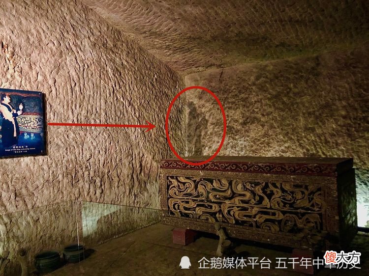 【历史故事】村民挖出千年古墓，墓碑上刻有“此地没有宝藏”，专家：接着挖