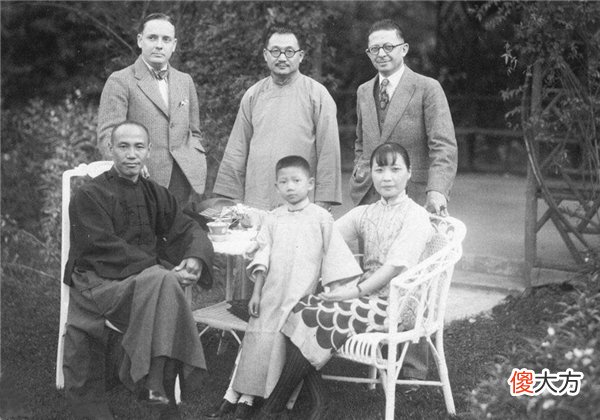 【历史故事】天之娇女孔令伟，却拒绝做女人，梳着大背头有着三妻四妾