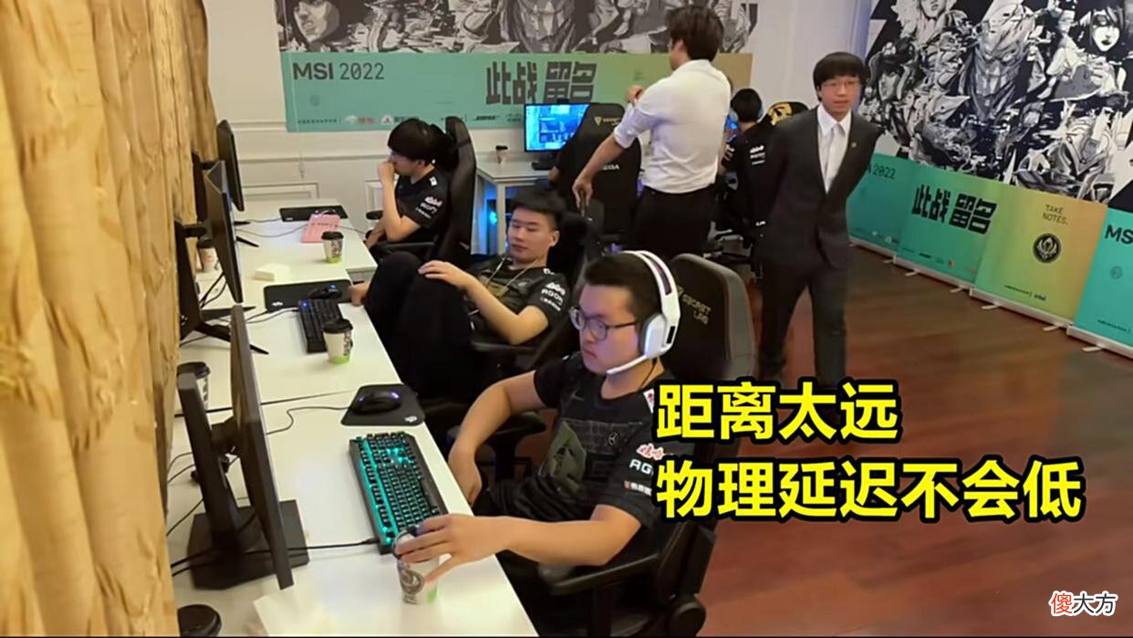 【游戏迷】LOL最寒酸冠军诞生：自己给自己颁奖，捧杯现场礼花哑火