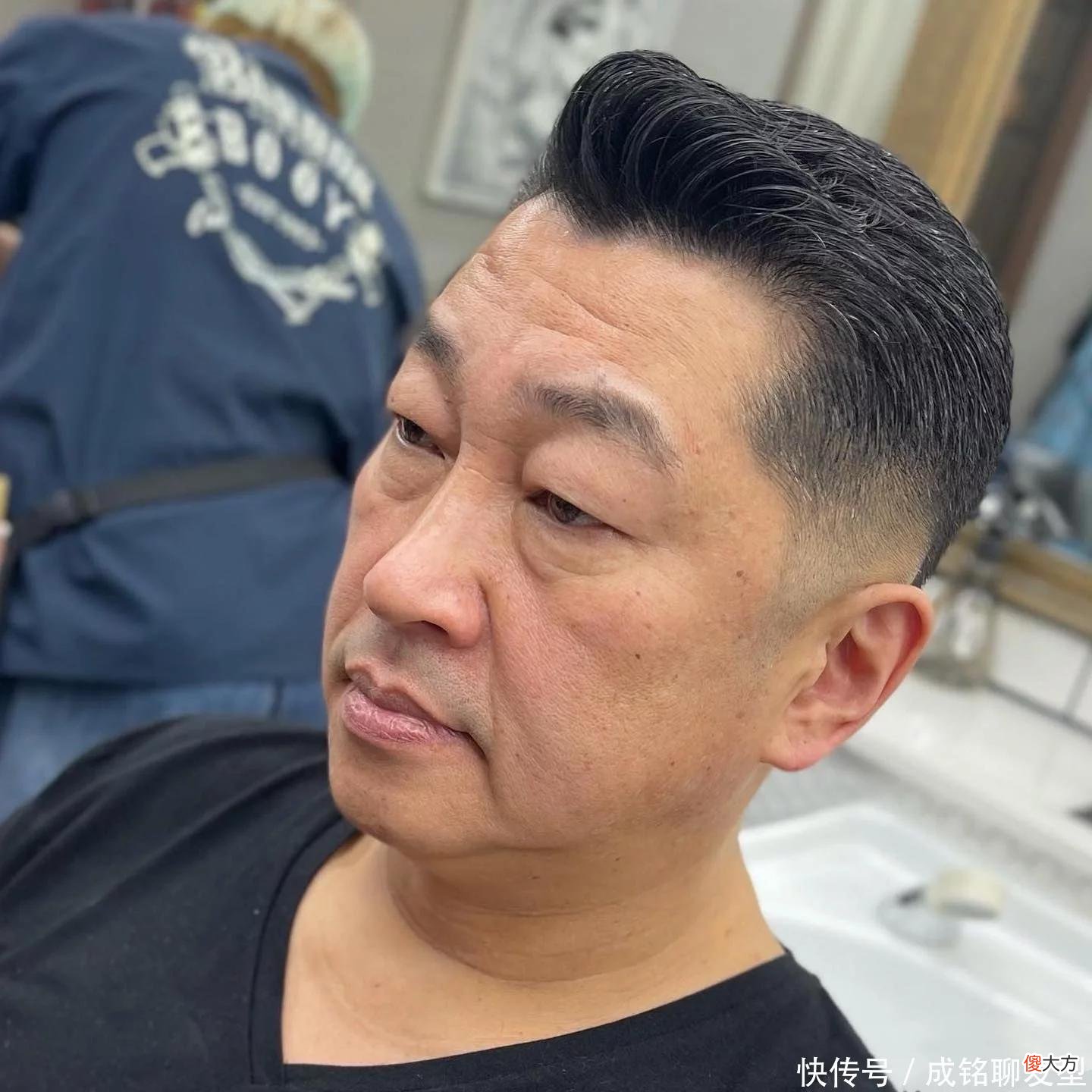 【时尚一点】四五十岁的男人别总剪板寸，这几款发型帅气有型，轻松摆脱油腻感