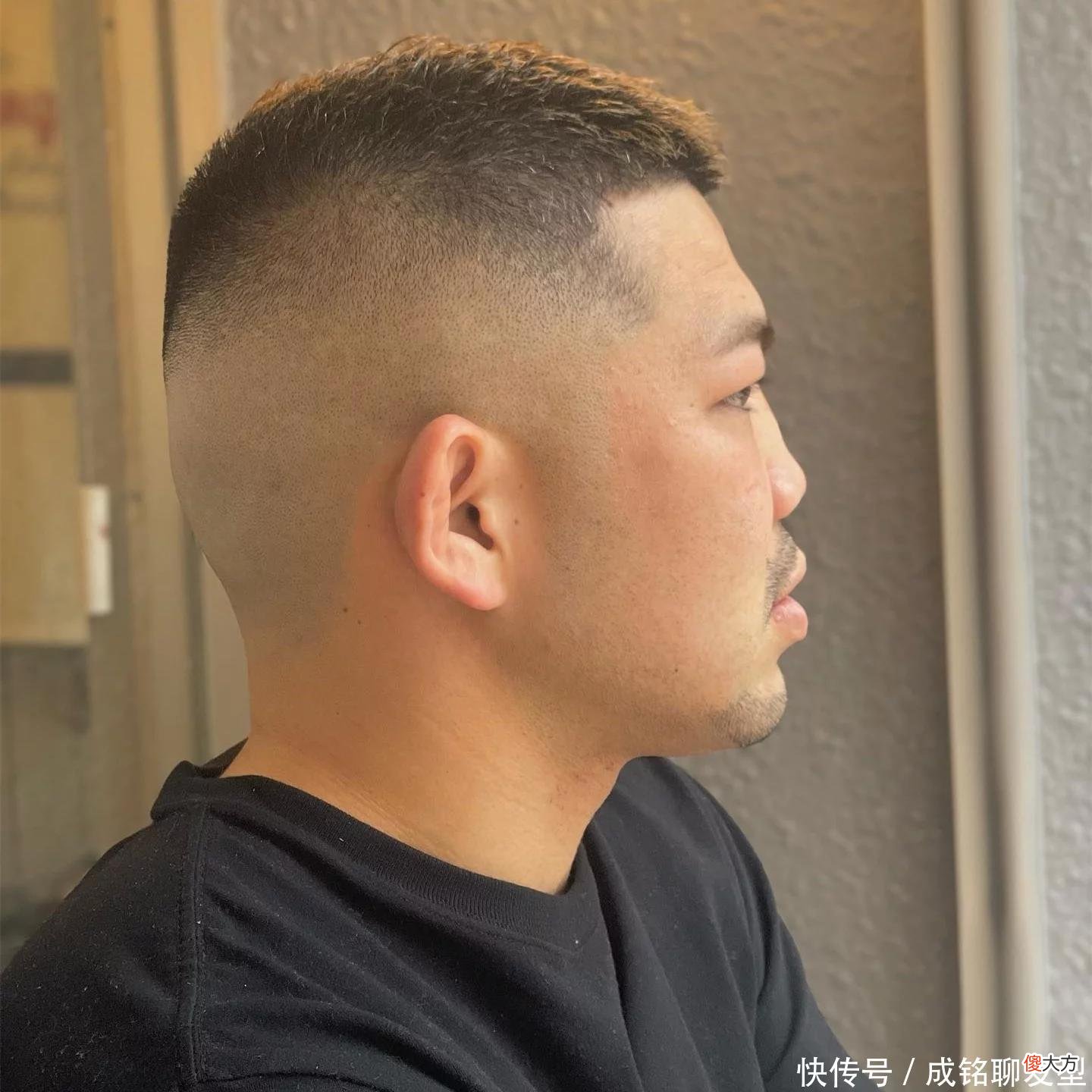 【时尚一点】四五十岁的男人别总剪板寸，这几款发型帅气有型，轻松摆脱油腻感