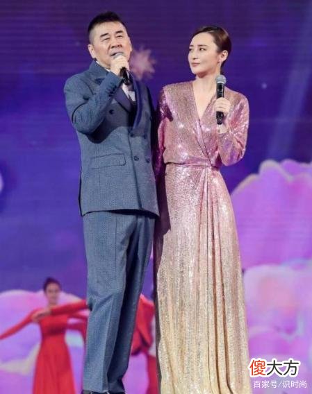 【就爱时尚】蒋勤勤身上的亮片元素搭配，时尚感十足