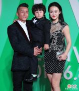 【就爱时尚】冉莹颖：紧身裙+外套，凸显身材与气质