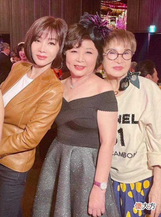【就爱时尚】林心如妈妈70大寿聚会照曝光，霍建华罕见将自己打扮了一番