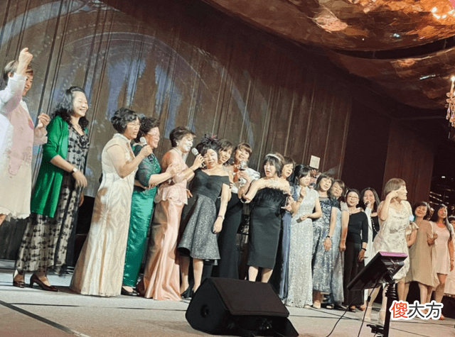 【就爱时尚】林心如妈妈70大寿聚会照曝光，霍建华罕见将自己打扮了一番