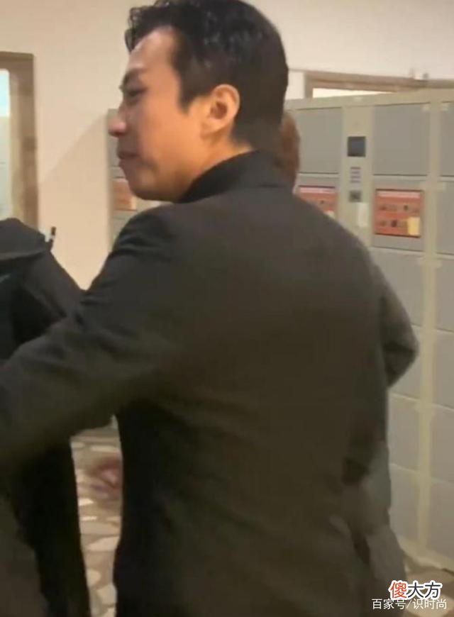 【就爱时尚】寒冷的冬季，孙俪的时尚穿搭风格打造潮流时尚风格