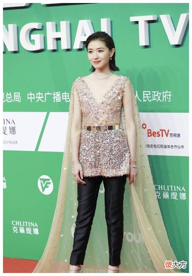 【就爱时尚】班茜看起来温柔性感干练，全员美丽清爽，吸引了目光