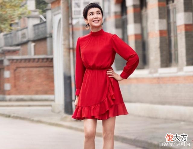【时尚一点】蒋雯丽的黑色礼服怎么穿才能更有女人味？