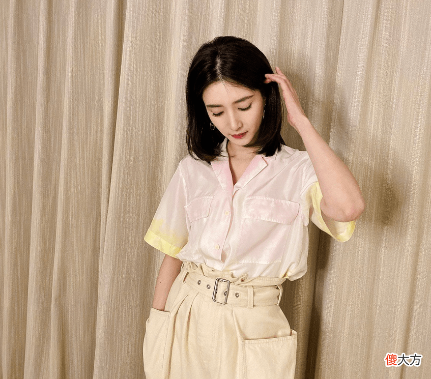 【时尚一点】江疏影晒美照胸部以下全是腿，江疏影的私服搭配跟她的气质一样
