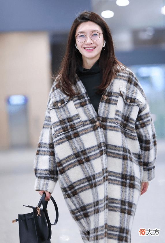 【时尚一点】江疏影晒美照胸部以下全是腿，江疏影的私服搭配跟她的气质一样