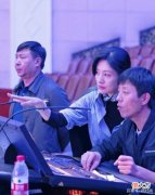 【时尚一点】衬衫叠穿法的好处有哪些？