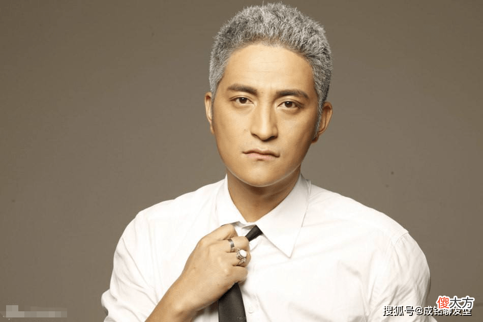 【就爱时尚】45岁的男人白发不注意这三个方面的内容，你就知道该怎么做了