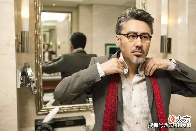 【就爱时尚】45岁的男人白发不注意这三个方面的内容，你就知道该怎么做了