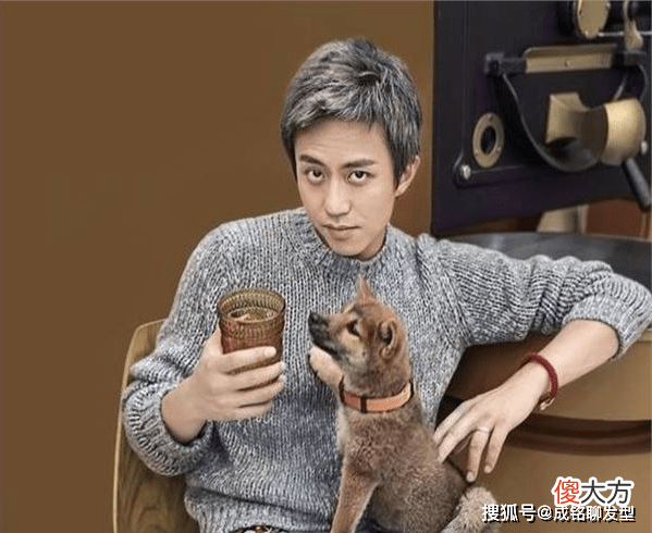 【就爱时尚】45岁的男人白发不注意这三个方面的内容，你就知道该怎么做了