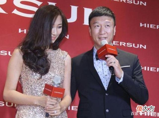 【时尚一点】中年夫妻如何搭配情侣装？学会这几招就够了！