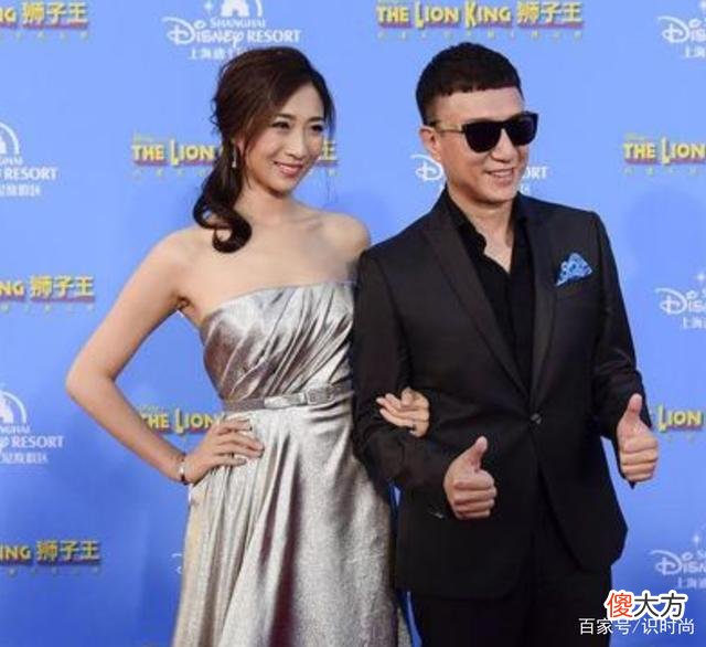【时尚一点】中年夫妻如何搭配情侣装？学会这几招就够了！