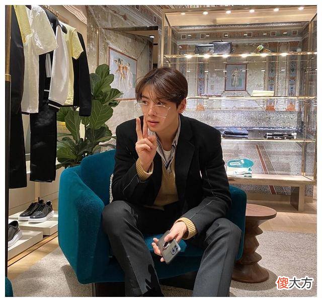 【时尚一点】车银优在意大利街头分享时尚look，给人一种文艺青年感