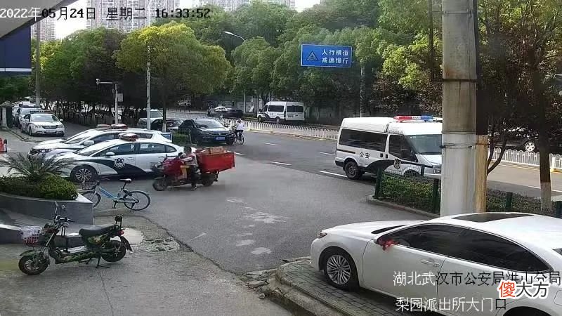 【就爱时尚】老人网购“古币”被骗，快递小哥机智救回！