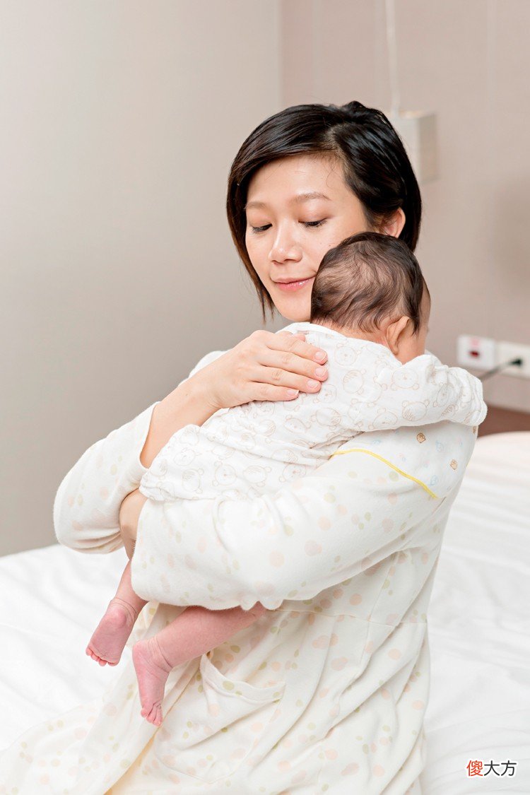 “早于这个时期不要竖抱孩子”儿科医生的忠告，新手父母不得不知