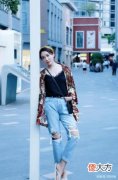【就爱时尚】奚梦瑶的破洞裤怎么穿才能显高？