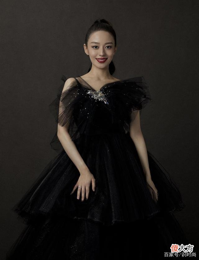 【时尚一点】郎朗和吉娜的时尚穿搭，一起来看看吧