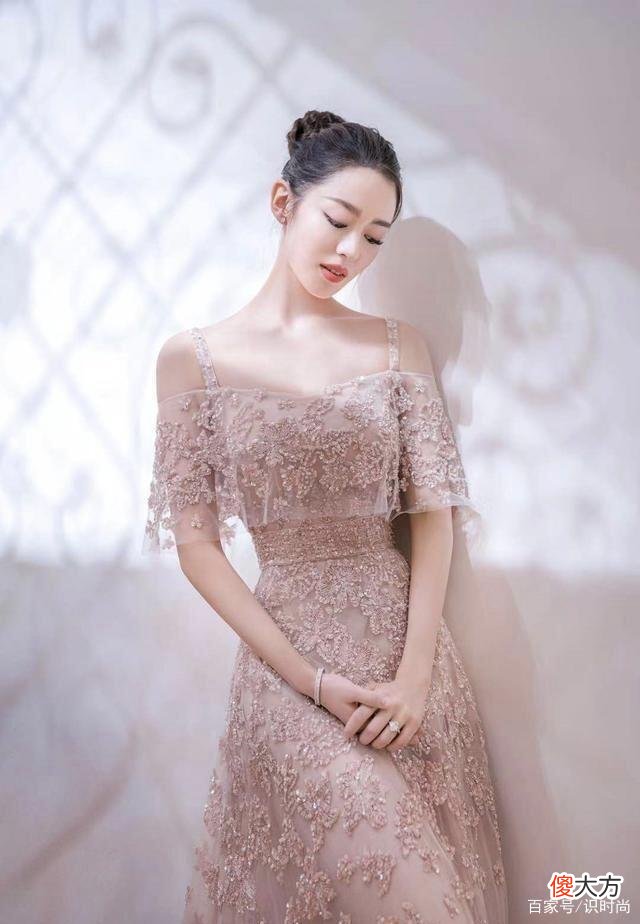 【时尚一点】郎朗和吉娜的时尚穿搭，一起来看看吧