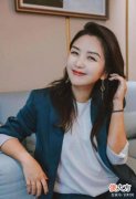 【时尚一点】黑白灰简约西装怎么搭配才时髦？