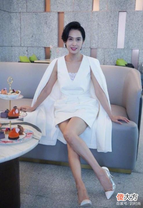 【时尚一点】朱茵的身材娇小女生的穿衣典范，你get了吗？