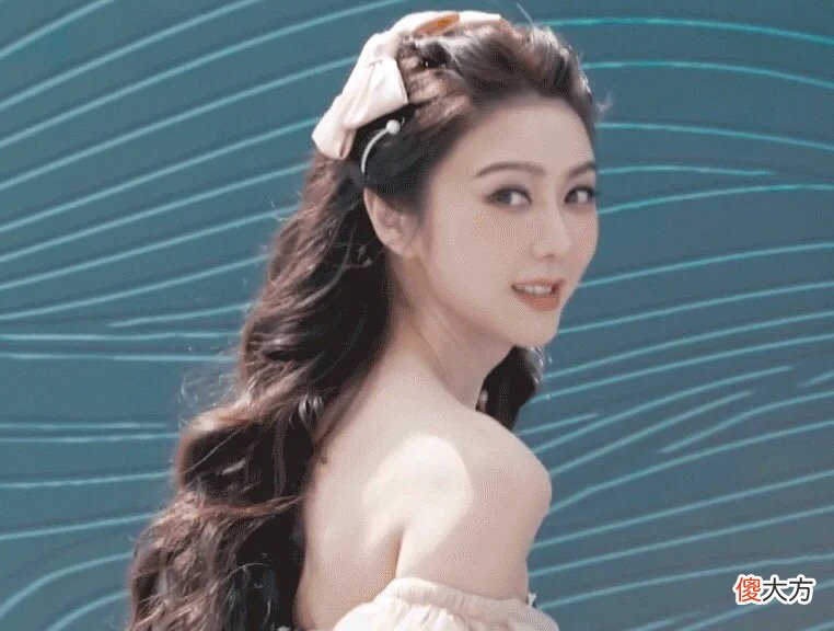 【时尚一点】一美就是40年，薛凯琪的脸蛋告诉我们，无滤镜也能时髦真高级