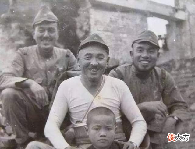 【爱历史】侵华日军在中国背老太太，是学雷锋？背后的历史故事应该是这样的