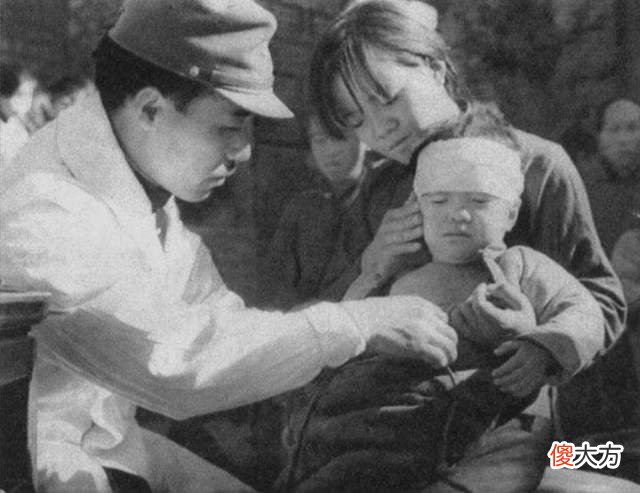 【爱历史】侵华日军在中国背老太太，是学雷锋？背后的历史故事应该是这样的