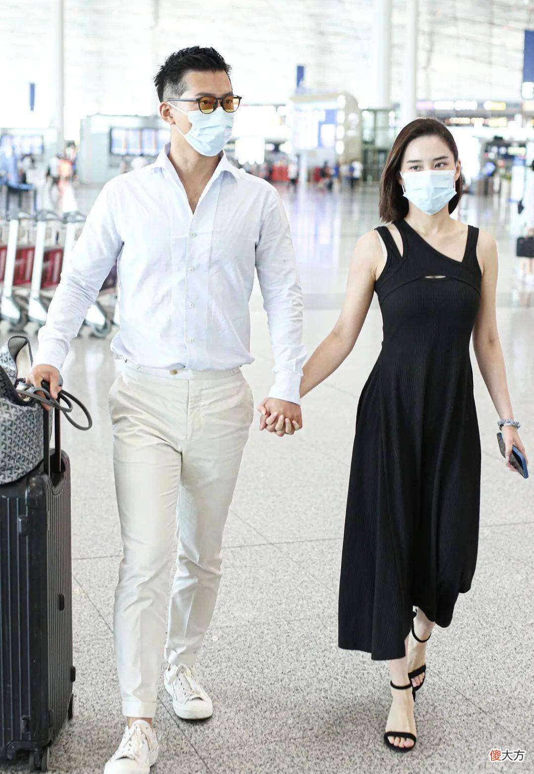 【时尚一点】黄晓明跟儿子小海绵一同出镜，窦骁何超莲淑女风路线完美契合