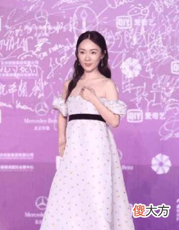 【就爱时尚】女星走红毯造型，佟丽娅仙气灵动，霍思燕身材小腰粗