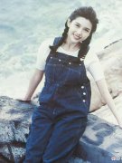 【时尚一点】时尚是个轮回，30年前满大街都在穿的“初恋裤”，今年夏天又火了