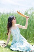 【时尚一点】夏日里穿着格子的吊带连衣裙满满地减龄感活力十足