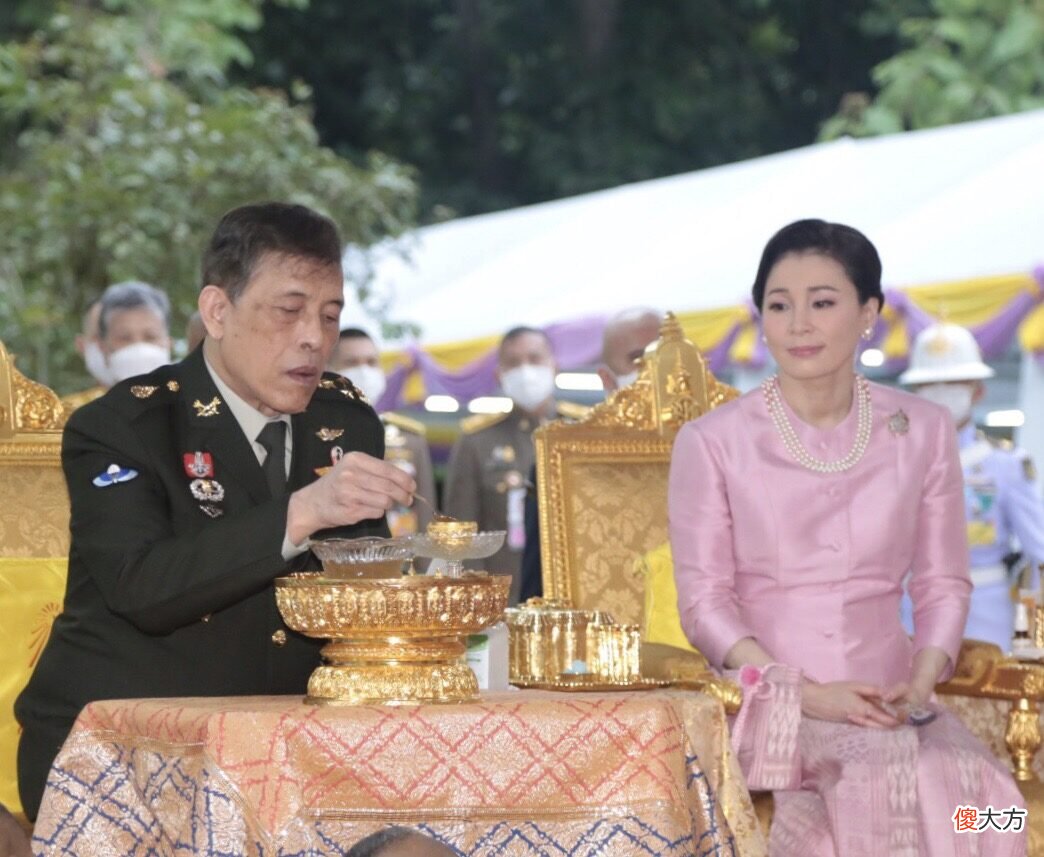 【时尚一点】苏提达这次风光了！穿蓝色刺绣鱼尾裙亮相盛典，换了风格好惊艳啊