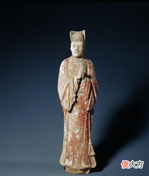 【历史故事】这座佛寺修缮的时候，发现一尊“太监”瓷像，专家说：它可是宝贝