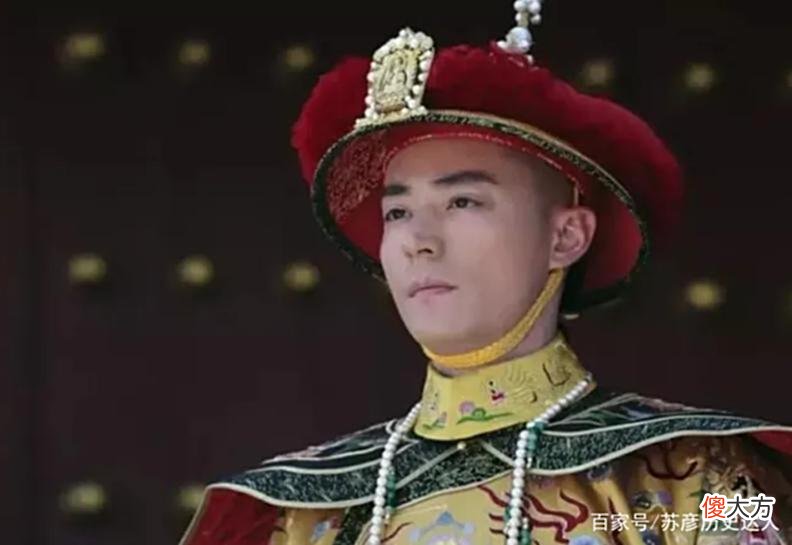 【历史故事】乾隆禅位后，带新帝祭拜九岁孩童，作为皇帝，嘉庆为何行跪拜大礼