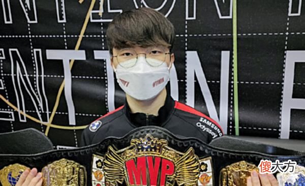 【游戏世界】Faker找借口就像小丑！Doinb开团T1中单太菜：打压LPL就拿个亚军？