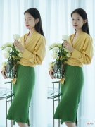 【时尚一点】中年女人夏季穿搭攻略来了，裙要收腰过膝鞋要尖头带跟，优雅从容