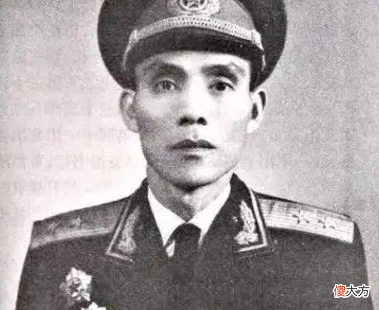 【爱历史】志愿军一个师被美军包饺子，军长自责半辈子，秘书嘲笑他丢了军旗